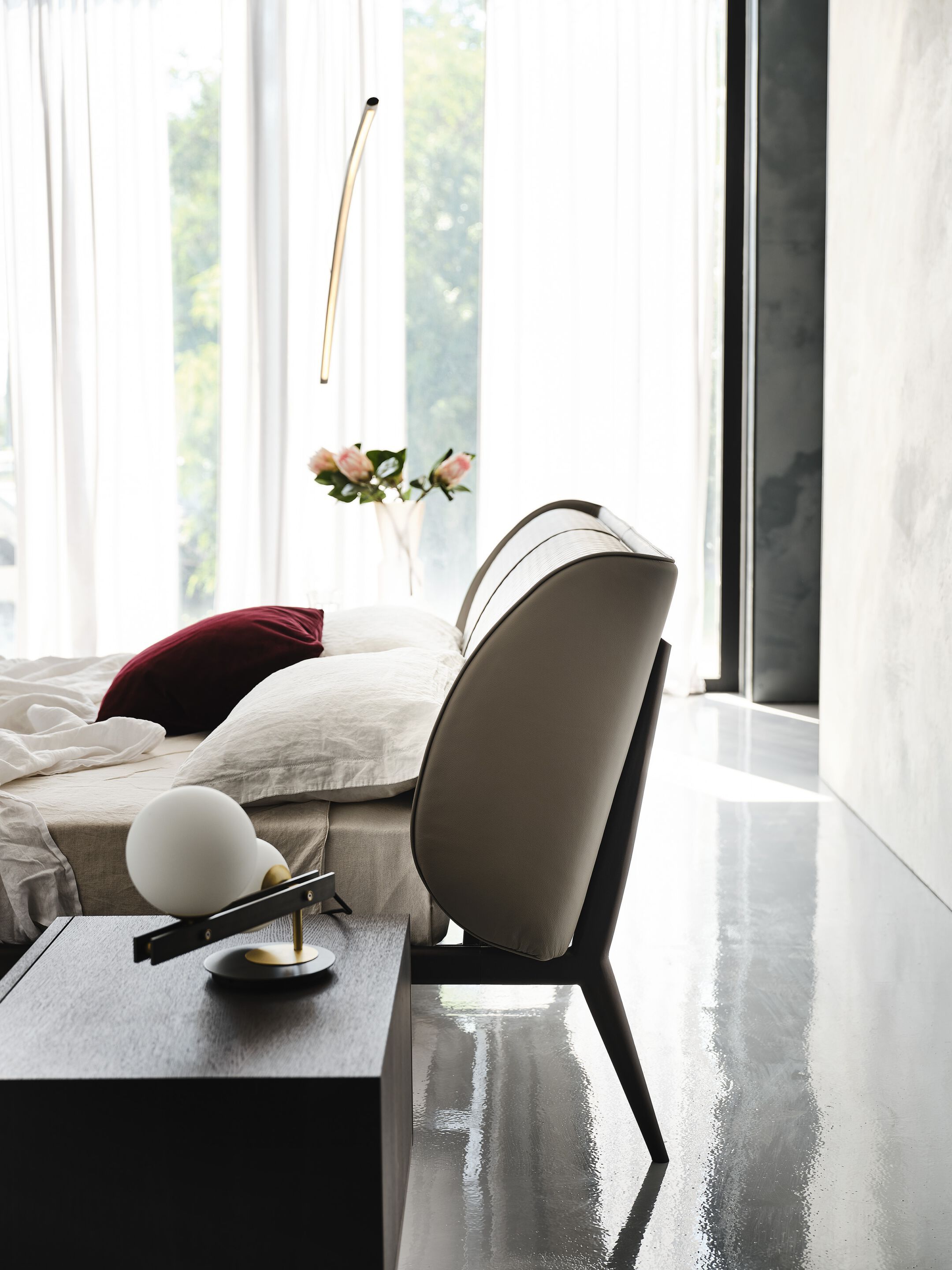 Кожаная двуспальная кровать с мягким изголовьем Cattelan italia AYRTON ARCH-00023644 - Вид №3