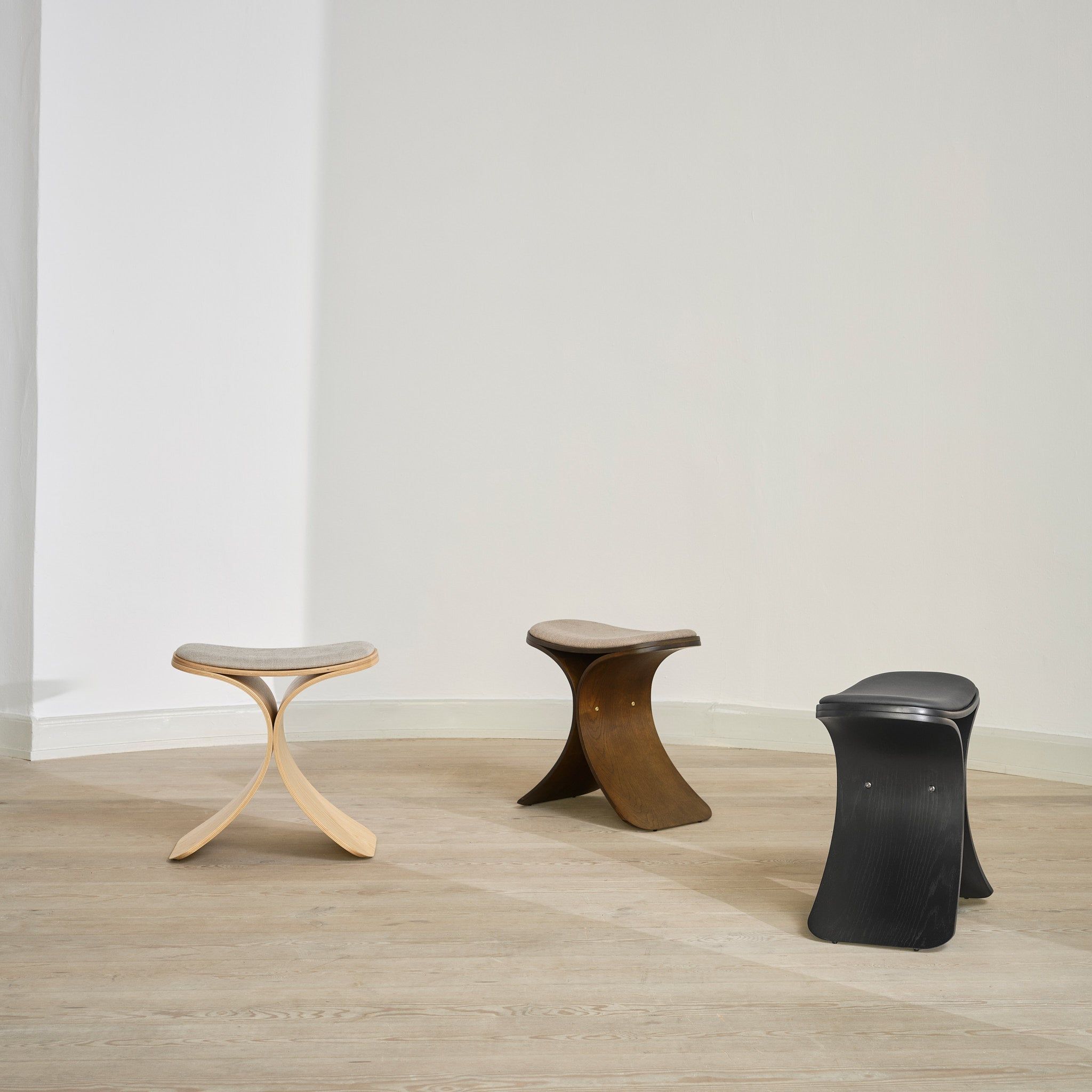 Дубовый табурет с тканевым сиденьем Gejst Luno ARCH-00151658 - Вид №2