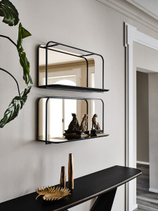 Стальная и стеклянная полка