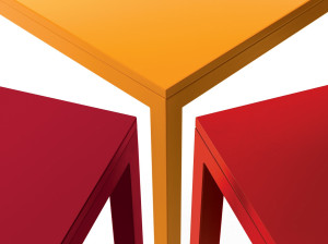 Прямоугольный металлический стол