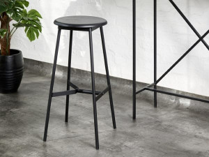 Металлический барный стул с подставкой для ног