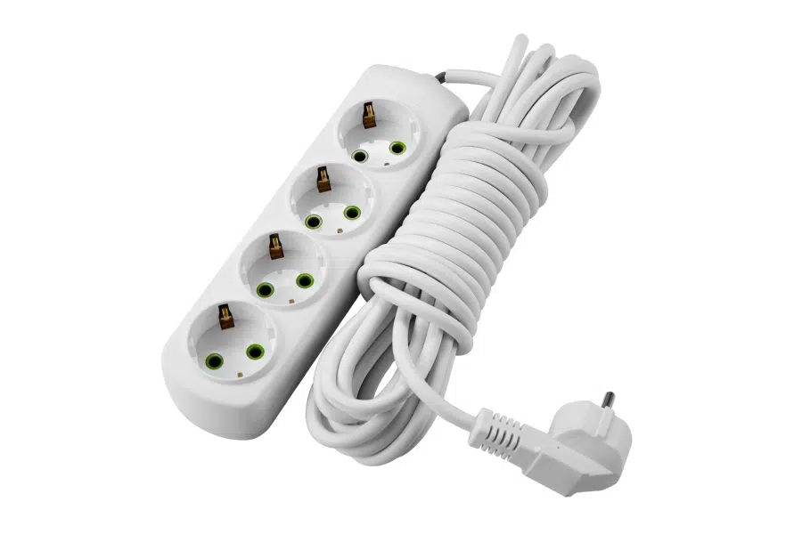 LETITIA Удлинитель с заземлением 4 входа 5 метра белый LEZARD 721-0405-401