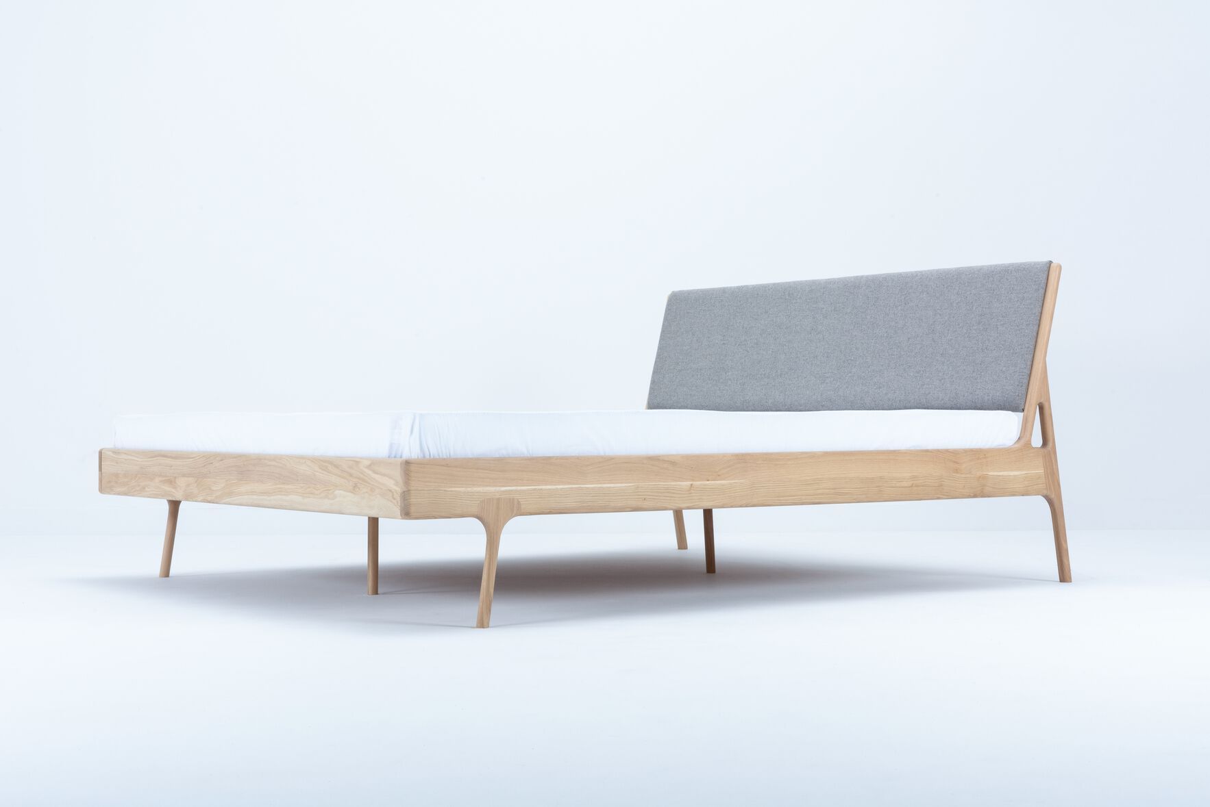 Дубовая двуспальная кровать Gazzda Fawn ARCH-00085993 - Вид №35