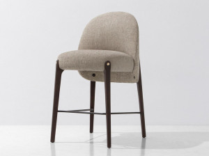 Высокий стул с подставкой для ног