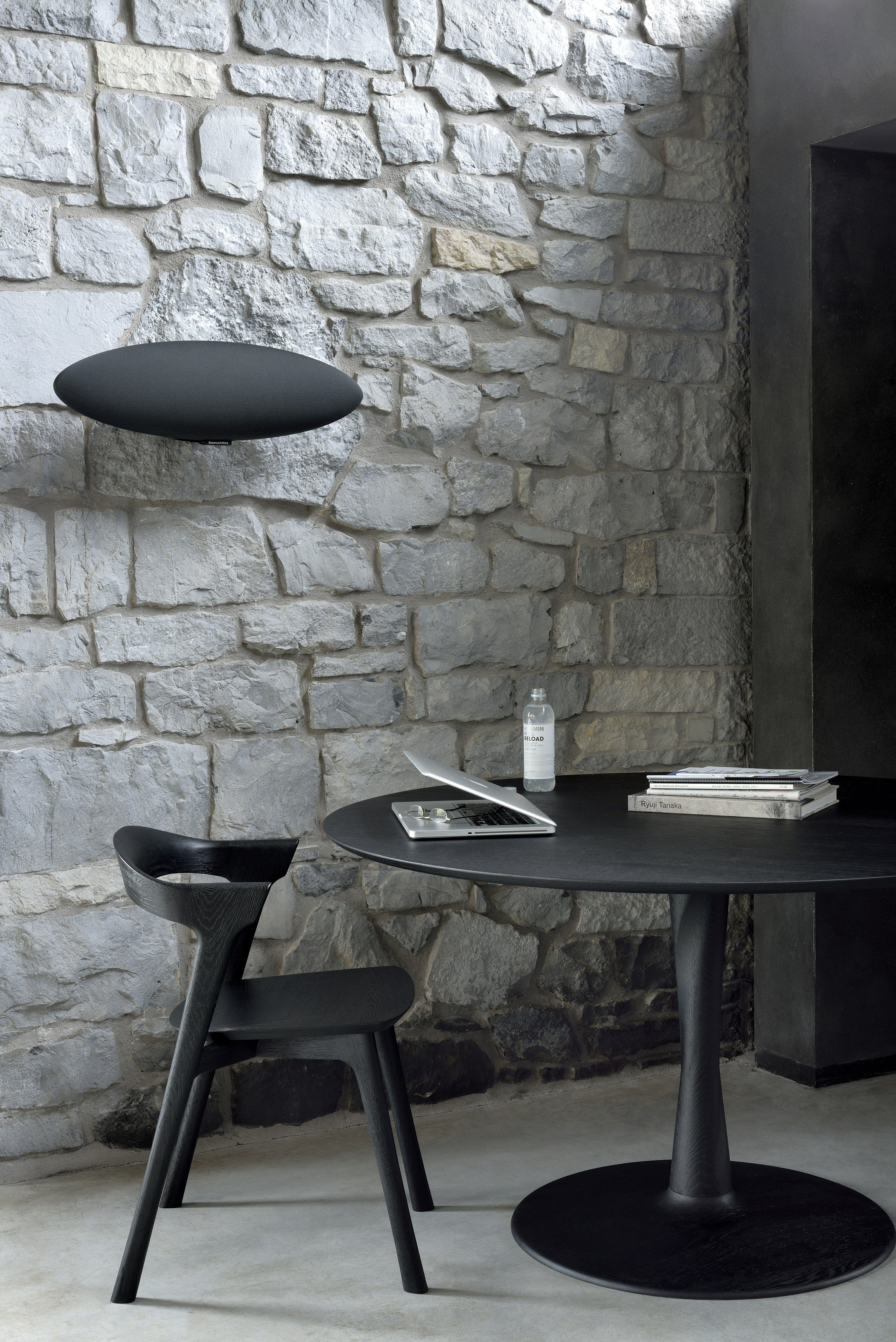 Круглый дубовый обеденный стол Ethnicraft Torsion ARCH-00076430 - Вид №3