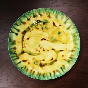 Декоративное блюдо "Рыбы " (на янтарном фоне)