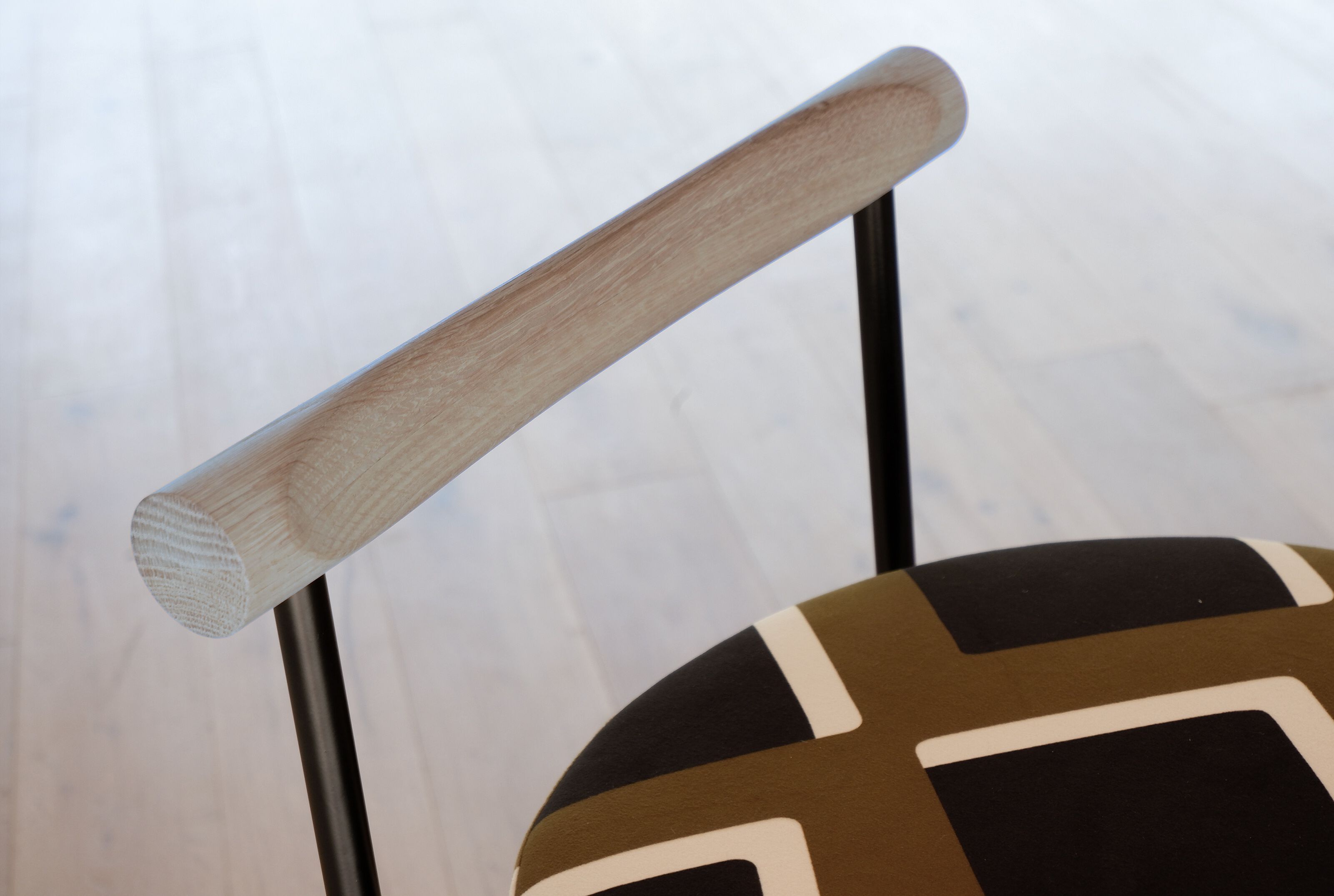 Высокий тканевый барный стул с мягким сиденьем Phase Design Inside Scoop ARCH-00031695 - Вид №1