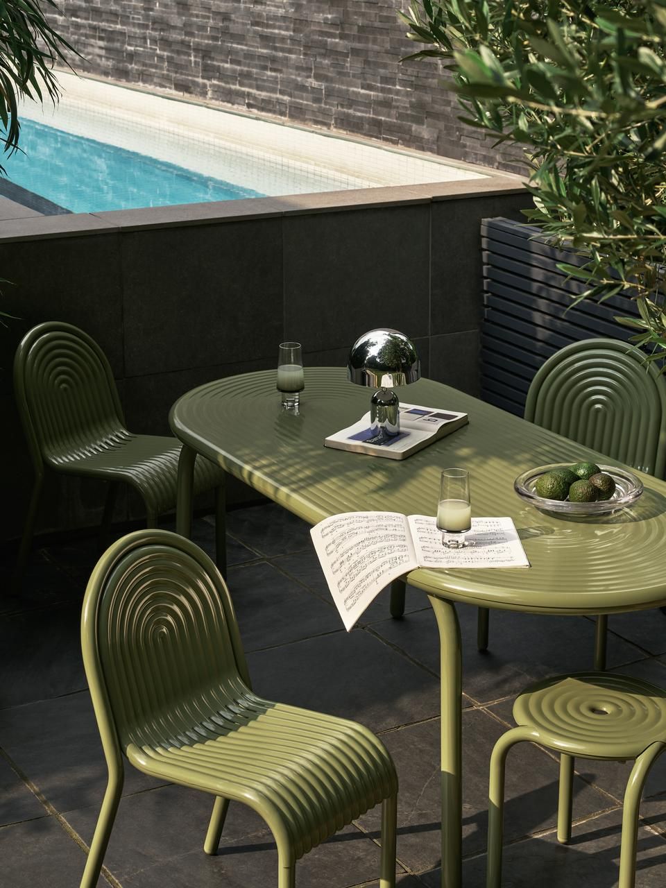 Алюминиевый штабелируемый садовый стол Tom Dixon Groove ARCH-00005531 - Вид №7