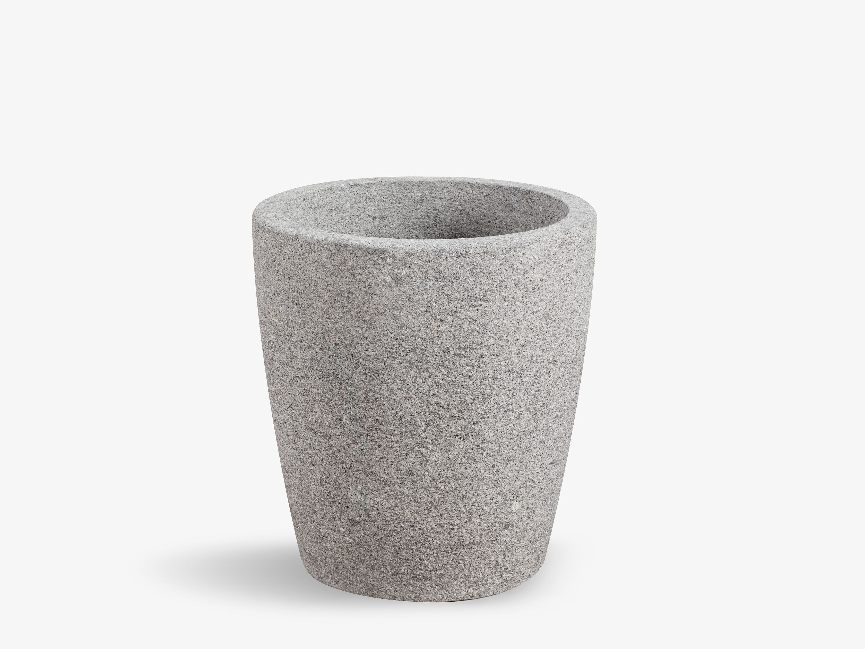 Круглый садовый горшок из пеперино VELTHA® Atrium ARCH-00072171