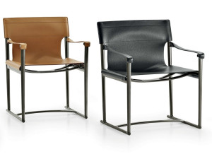 Кожаный стул с подлокотниками