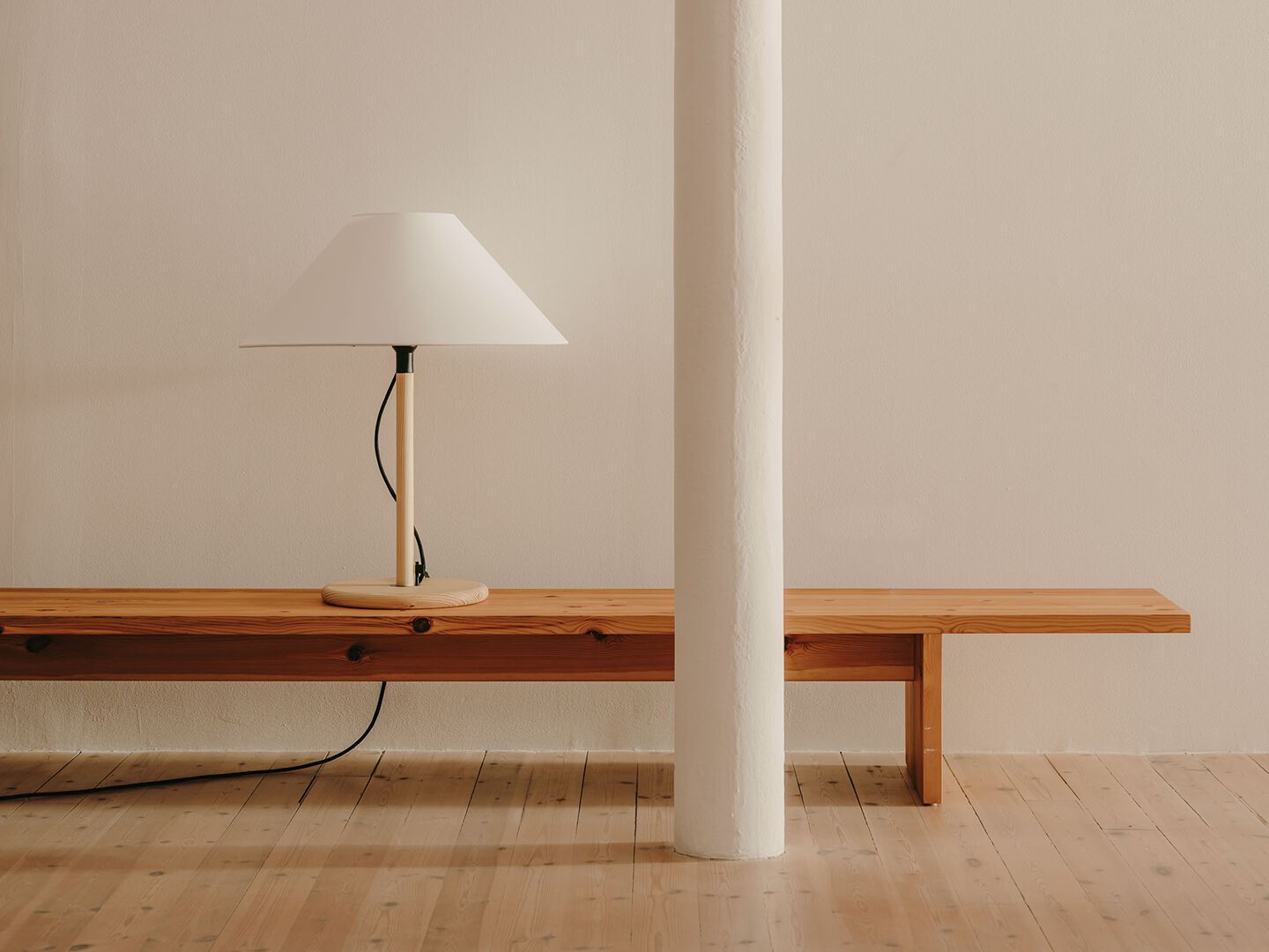 Светодиодная настольная лампа из сосны luxcambra Clasica ARCH-00088489 - Вид №4