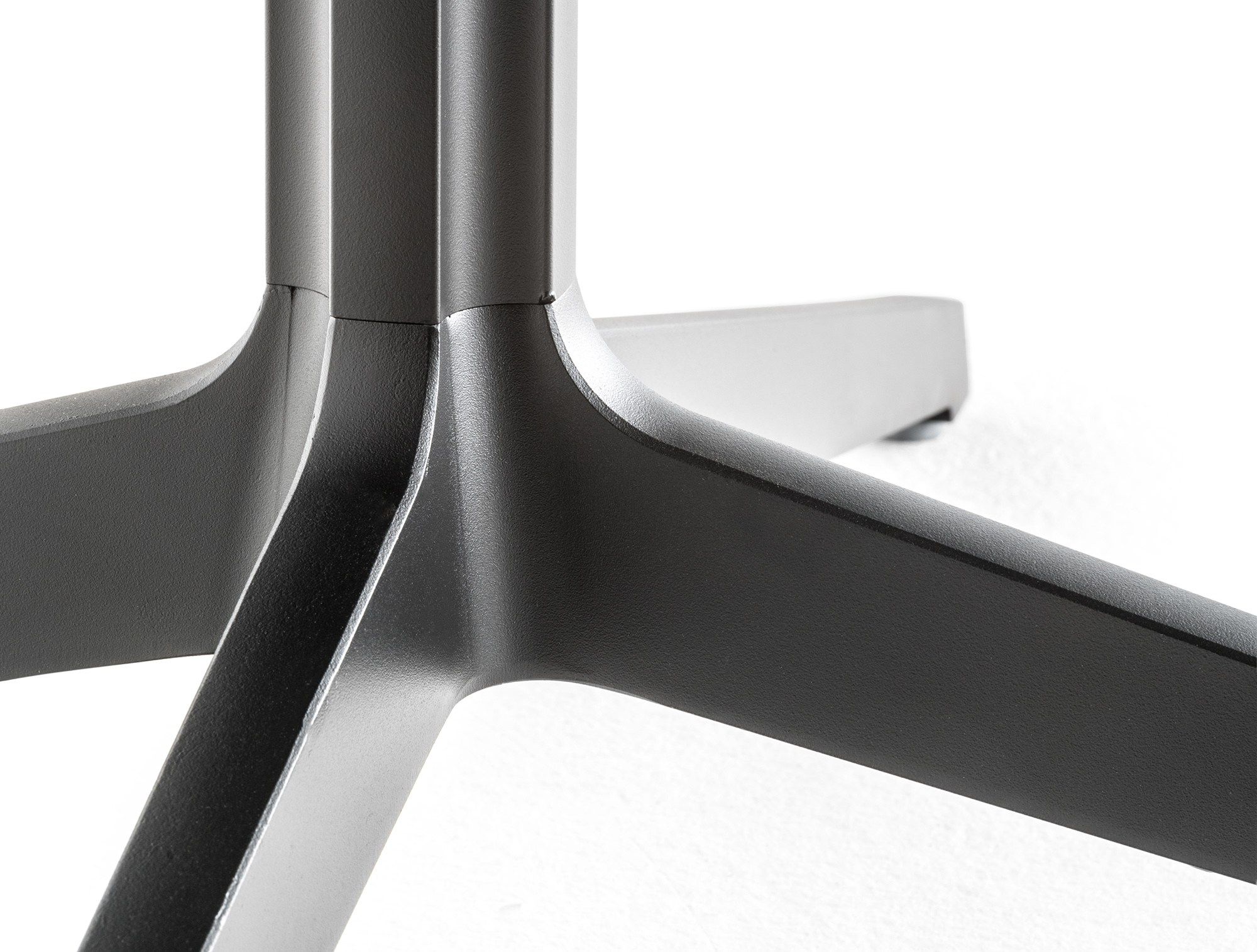 Круглый стол с металлическим основанием Pedrali Ypsilon ARCH-00140969 - Вид №3