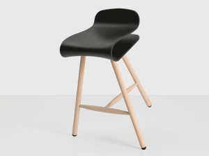 Деревянный табурет