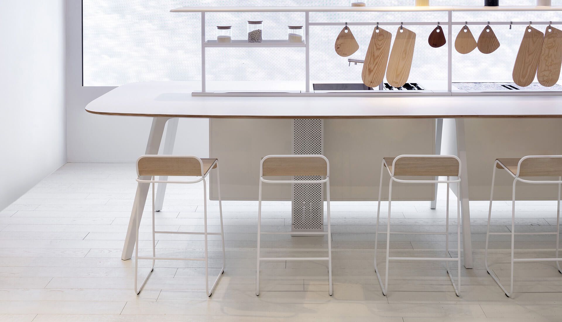 Стальной и деревянный табурет с подставкой для ног True Design Flow ARCH-00057643 - Вид №15