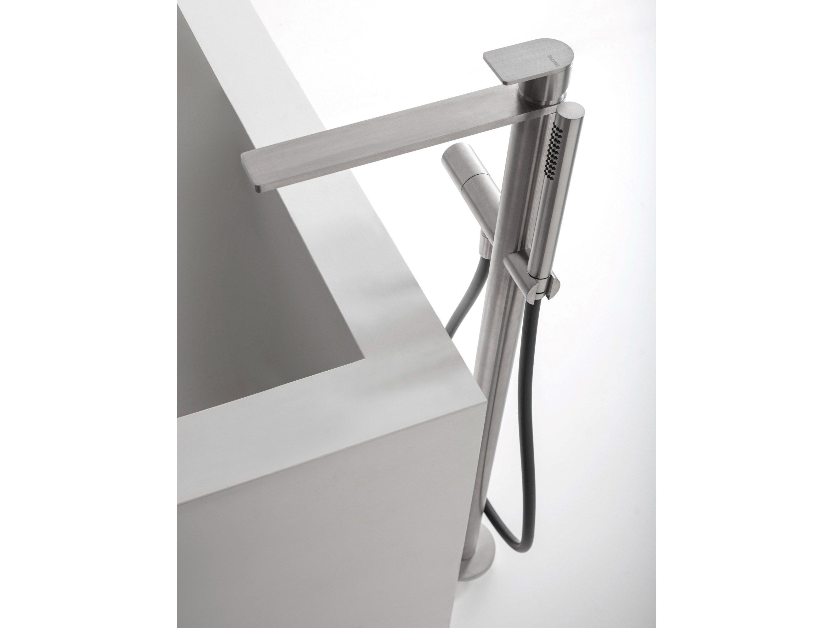 Смеситель для ванны из нержавеющей стали с ручным душем Zazzeri Q316 ARCH-00032866