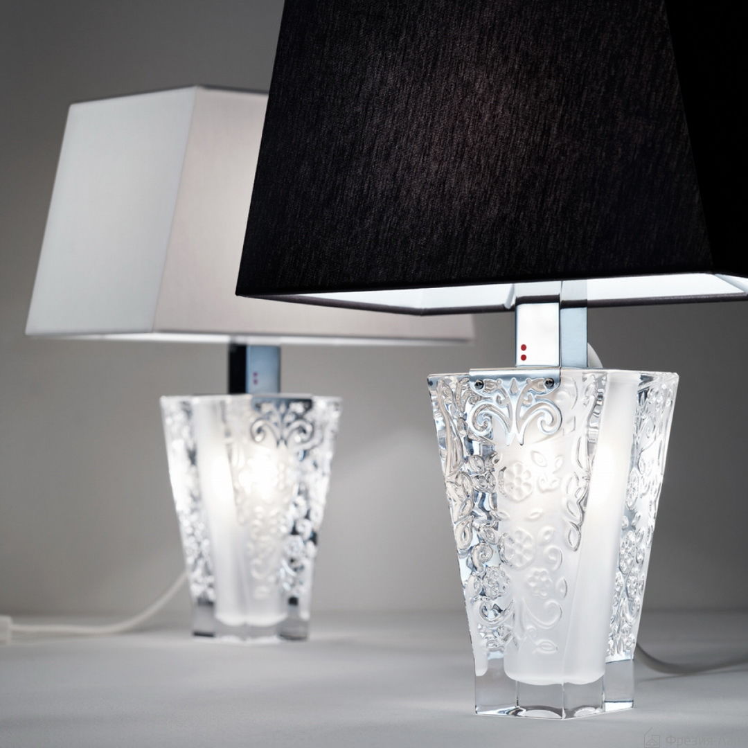 Лампа настольная Fabbian D69B03 01 белая VICKY 69853