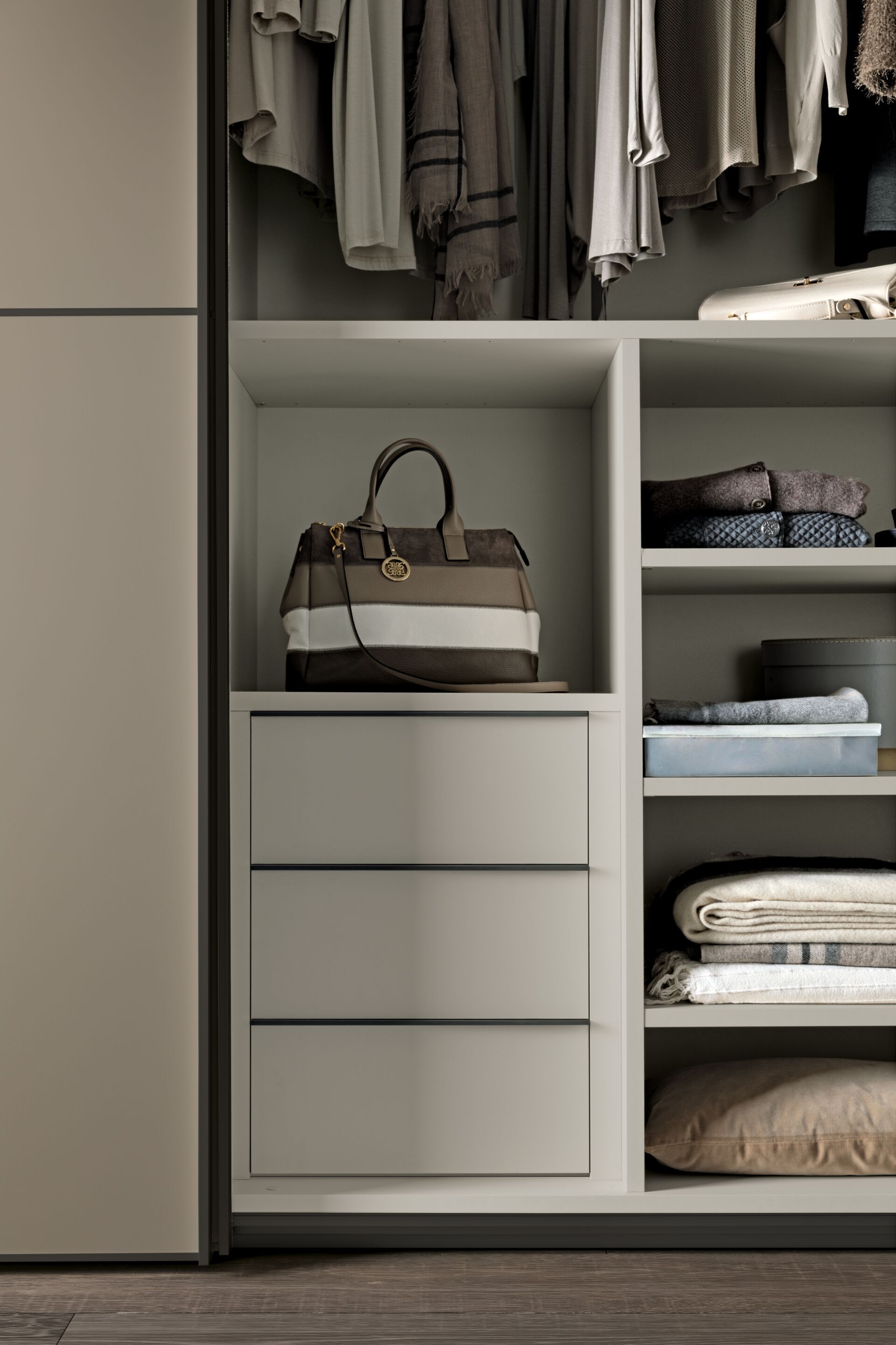 Деревянный шкаф с раздвижными дверями Adok Intermezzo ARCH-00040412 - Вид №2