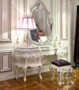 Низкий мягкий стул