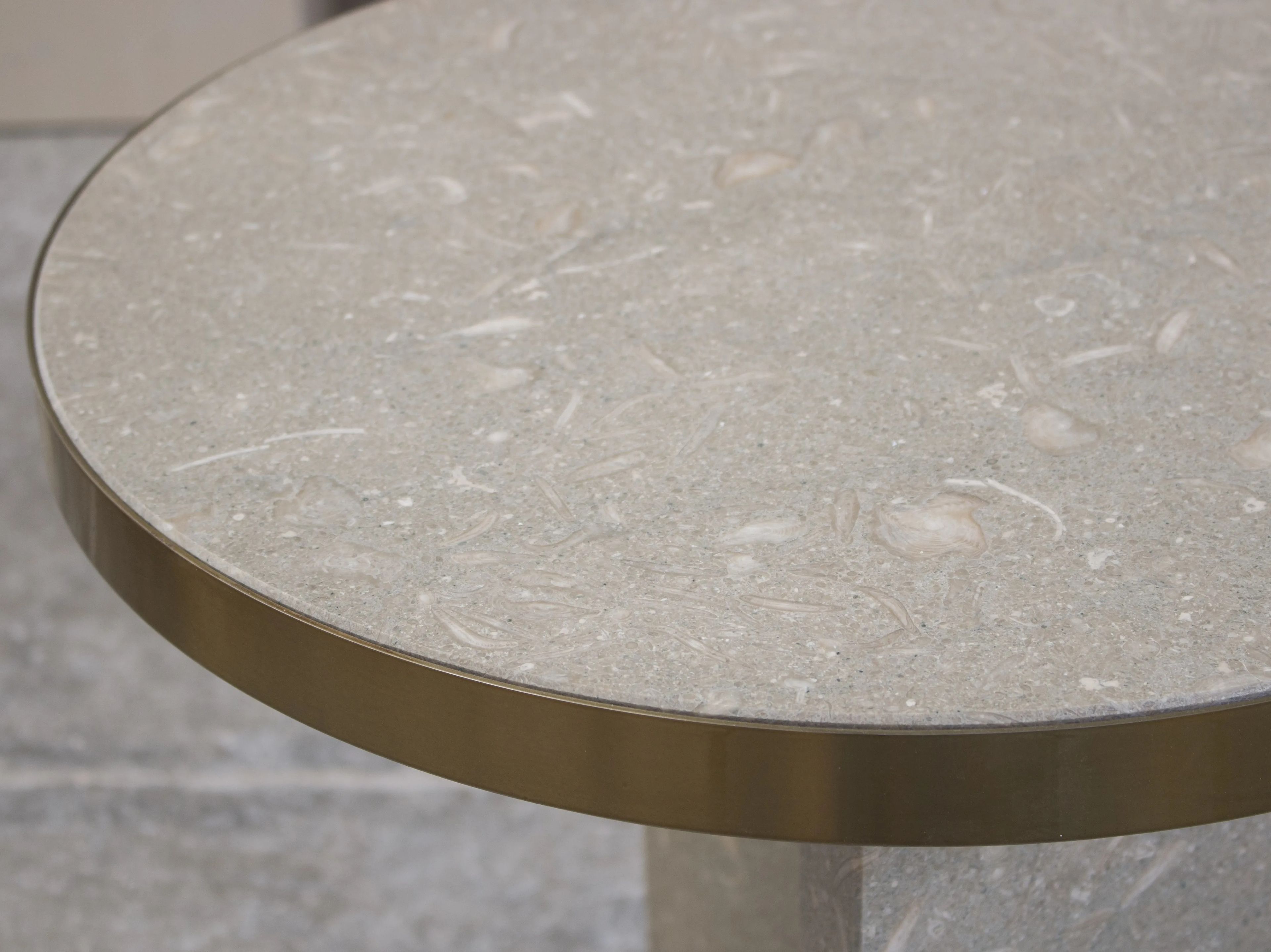 Травертин круглый журнальный столик Davani Purity ARCH-00027089 - Вид №9