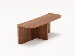 Прямоугольный низкий журнальный столик из грецкого ореха