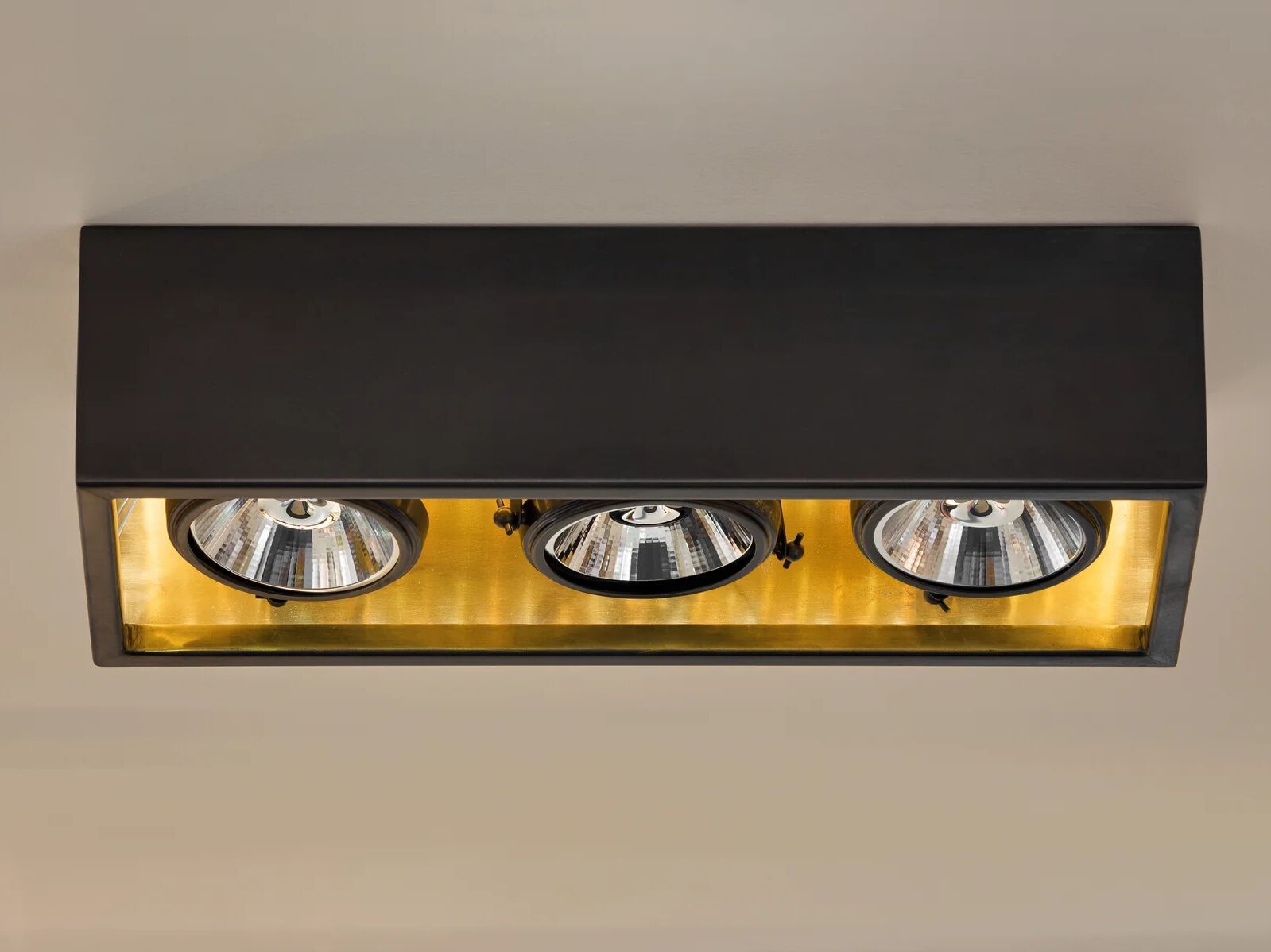 Регулируемая латунная потолочная лампа Authentage Lighting Q-Bri ARCH-00047618 - Вид №2