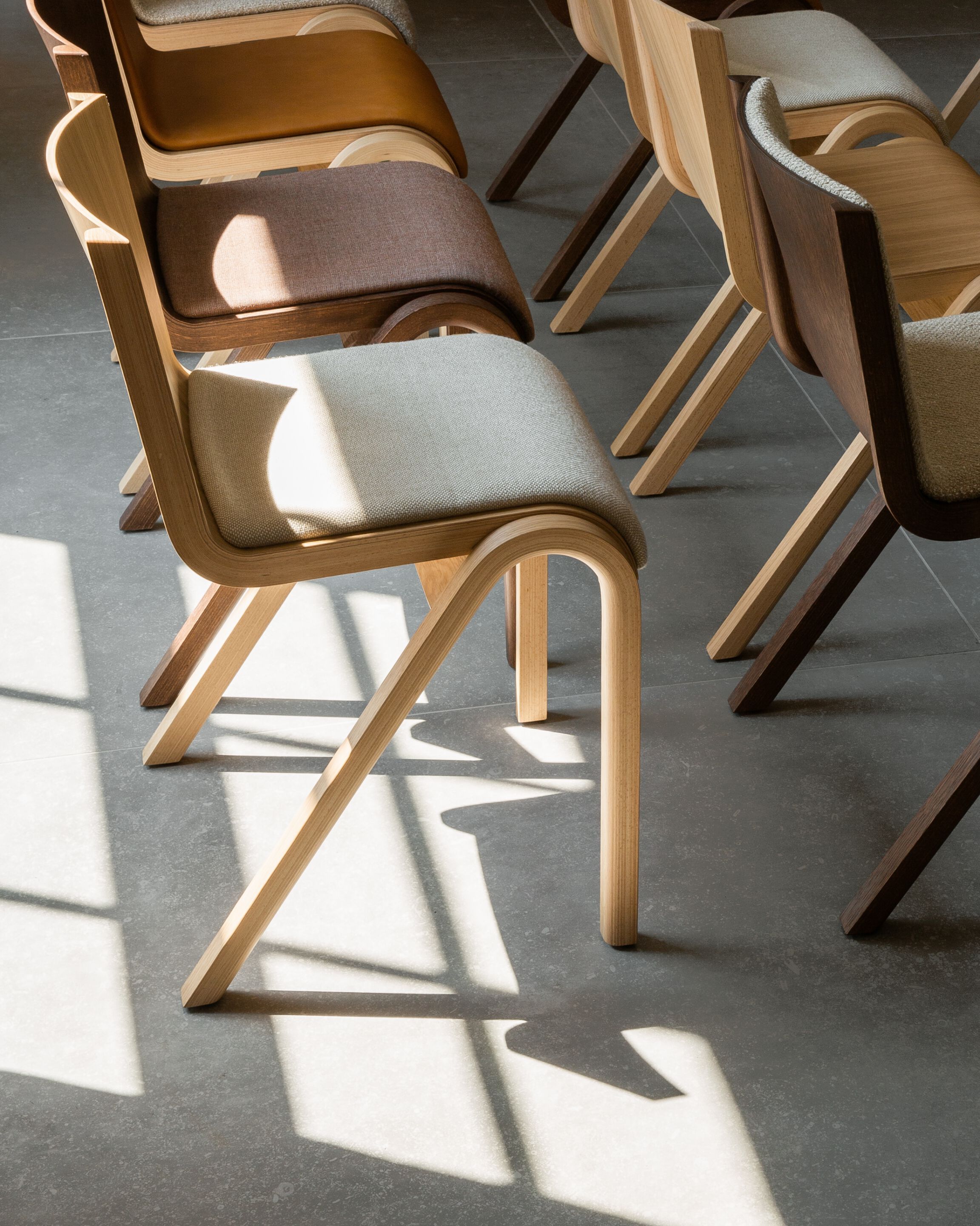 Деревянный штабелируемый стул с мягким сиденьем Audo Copenhagen Ready ARCH-00117707 - Вид №12