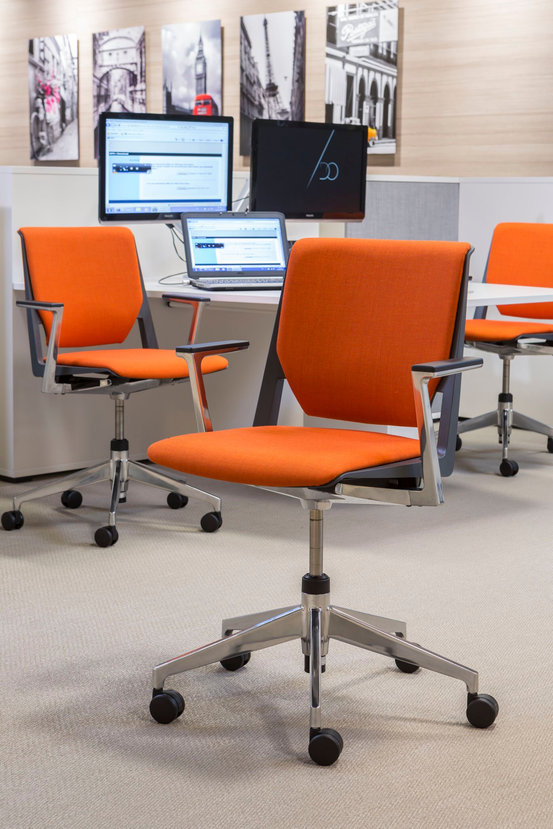 Пластиковый поворотный регулируемый по высоте офисный стул с колесами Haworth Very ARCH-00061090 - Вид №1