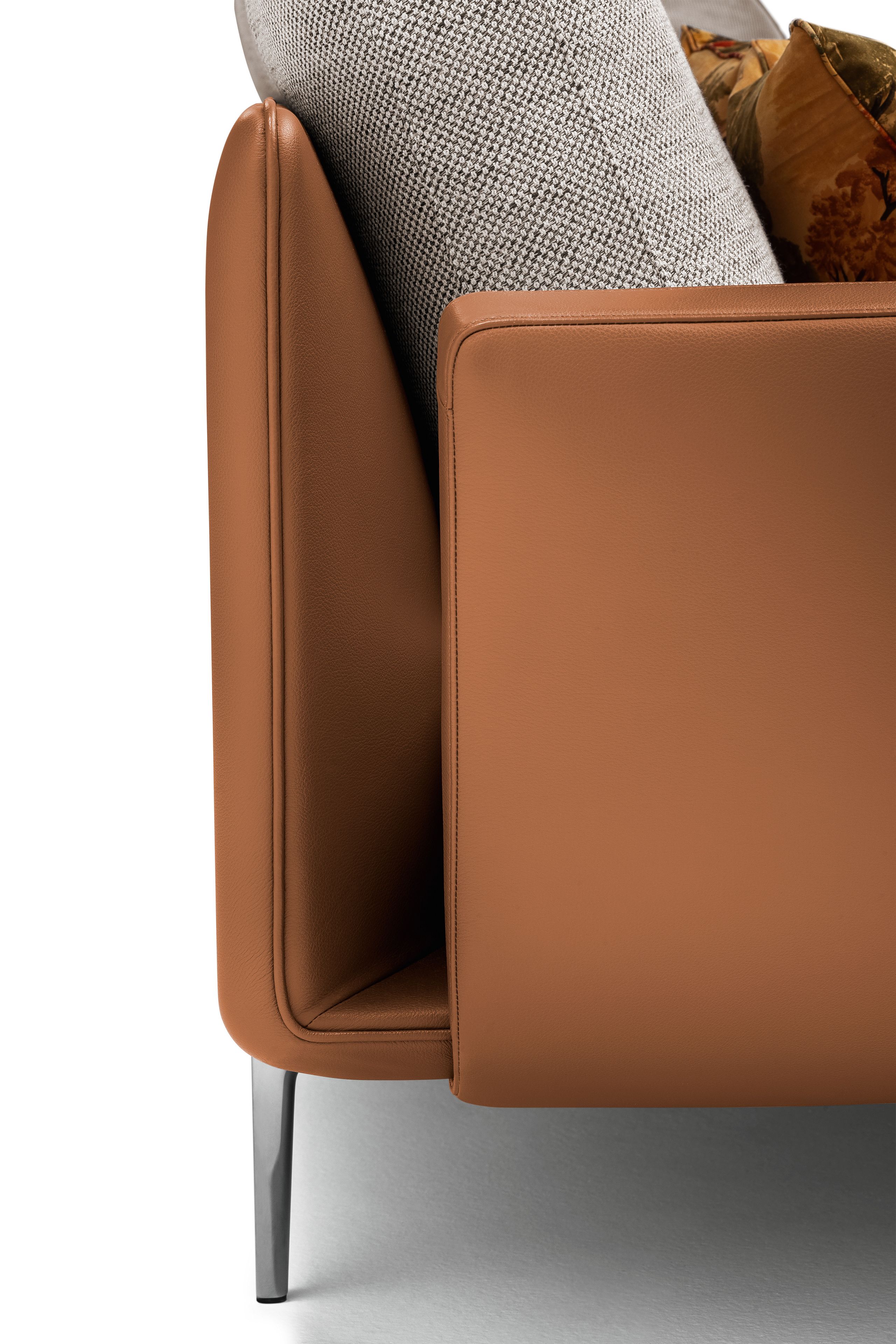 Кожаный и тканевый трехместный диван Poltrona Frau коллекция-диваны и кресла ARCH-00114374 - Вид №6