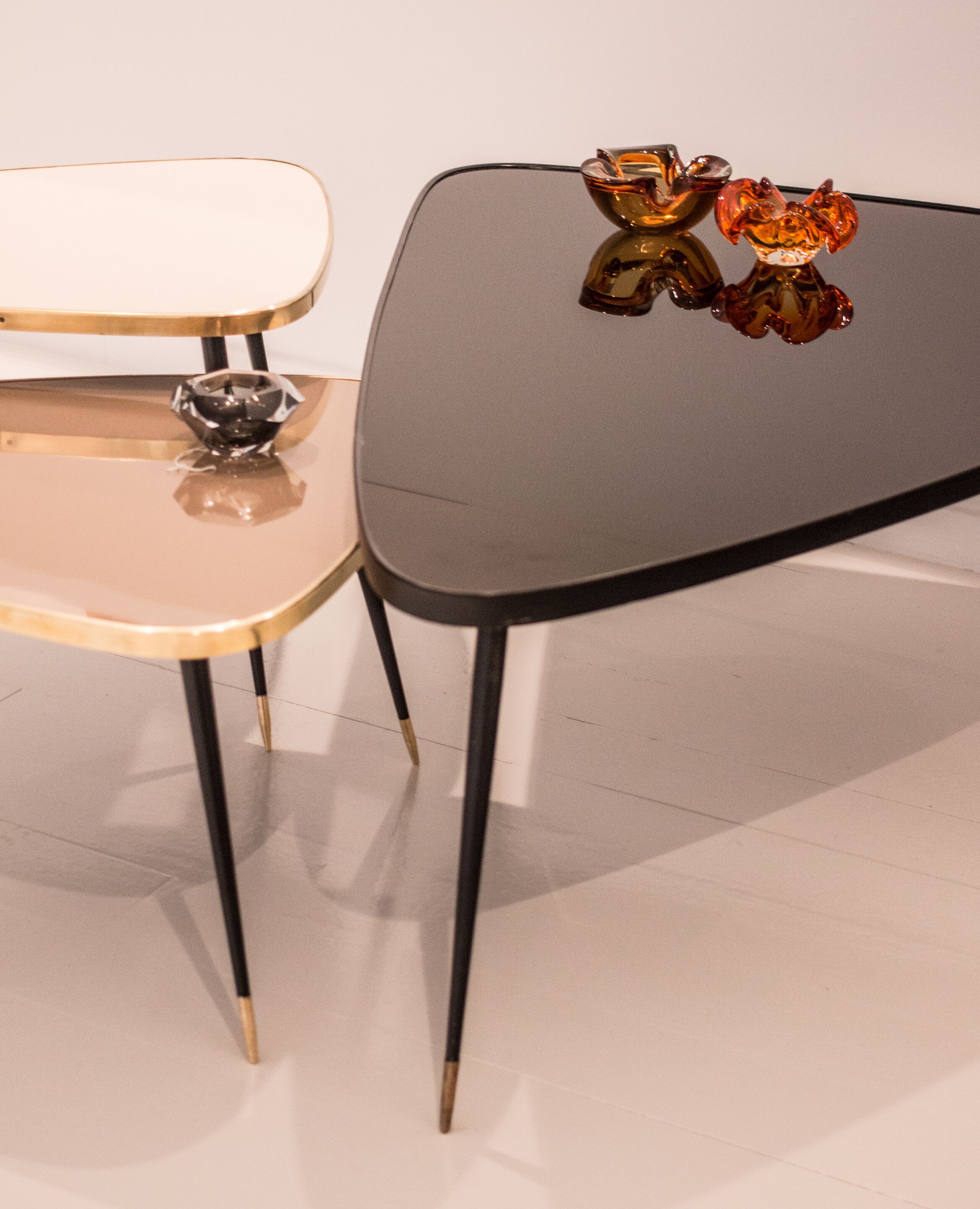 Журнальный столик из ламинированного стекла с полированным латунным профилем Jover+Valls Antique Boutique-Twist ARCH-00039988 - Вид №3