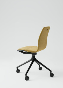 Офисное кресло с 4 спицами