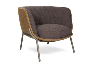 Тканевое кресло с подлокотниками