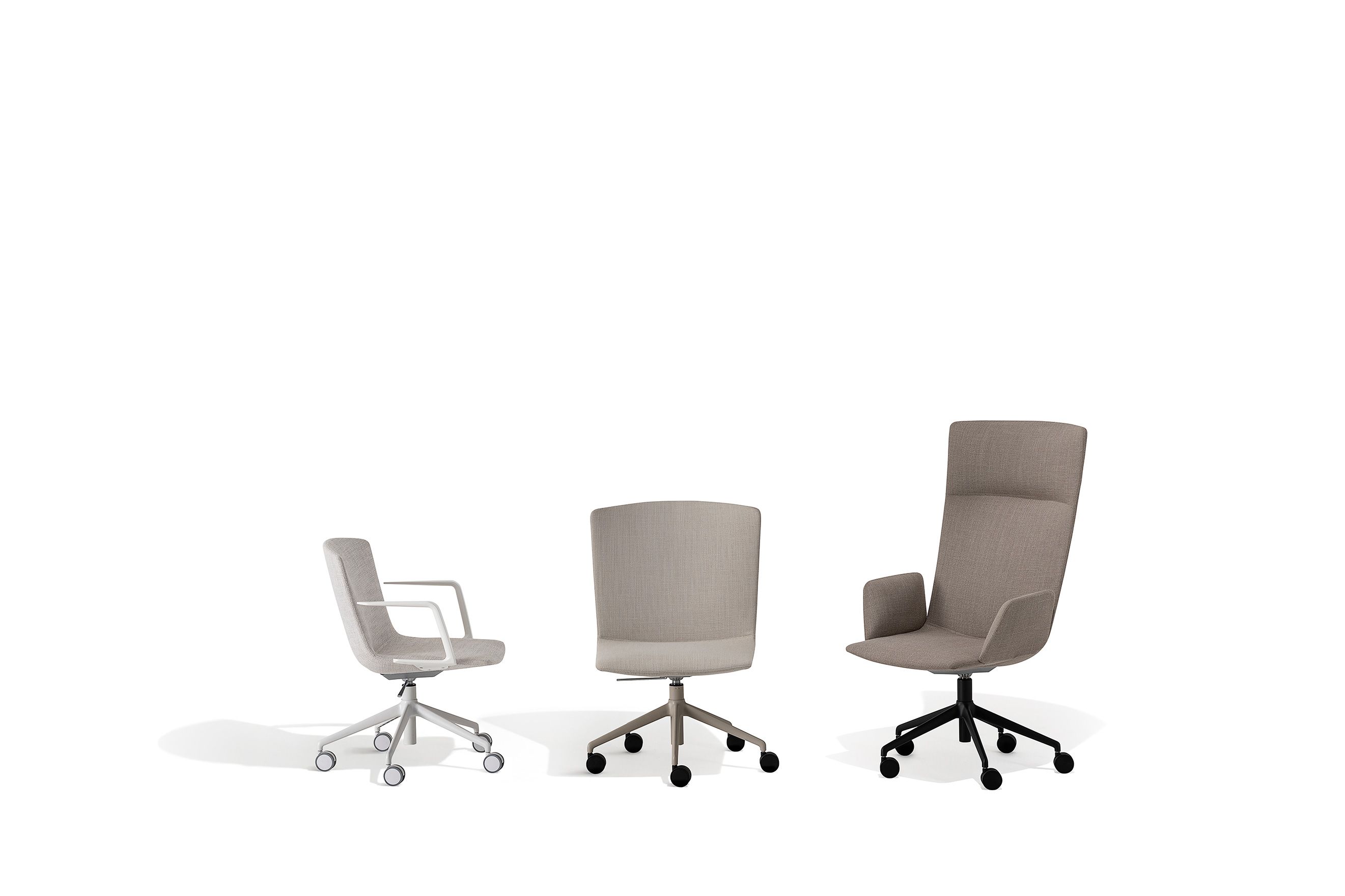 Вращающееся офисное кресло с подлокотниками из ткани с 5 спицами Desalto Calum ARCH-00008415