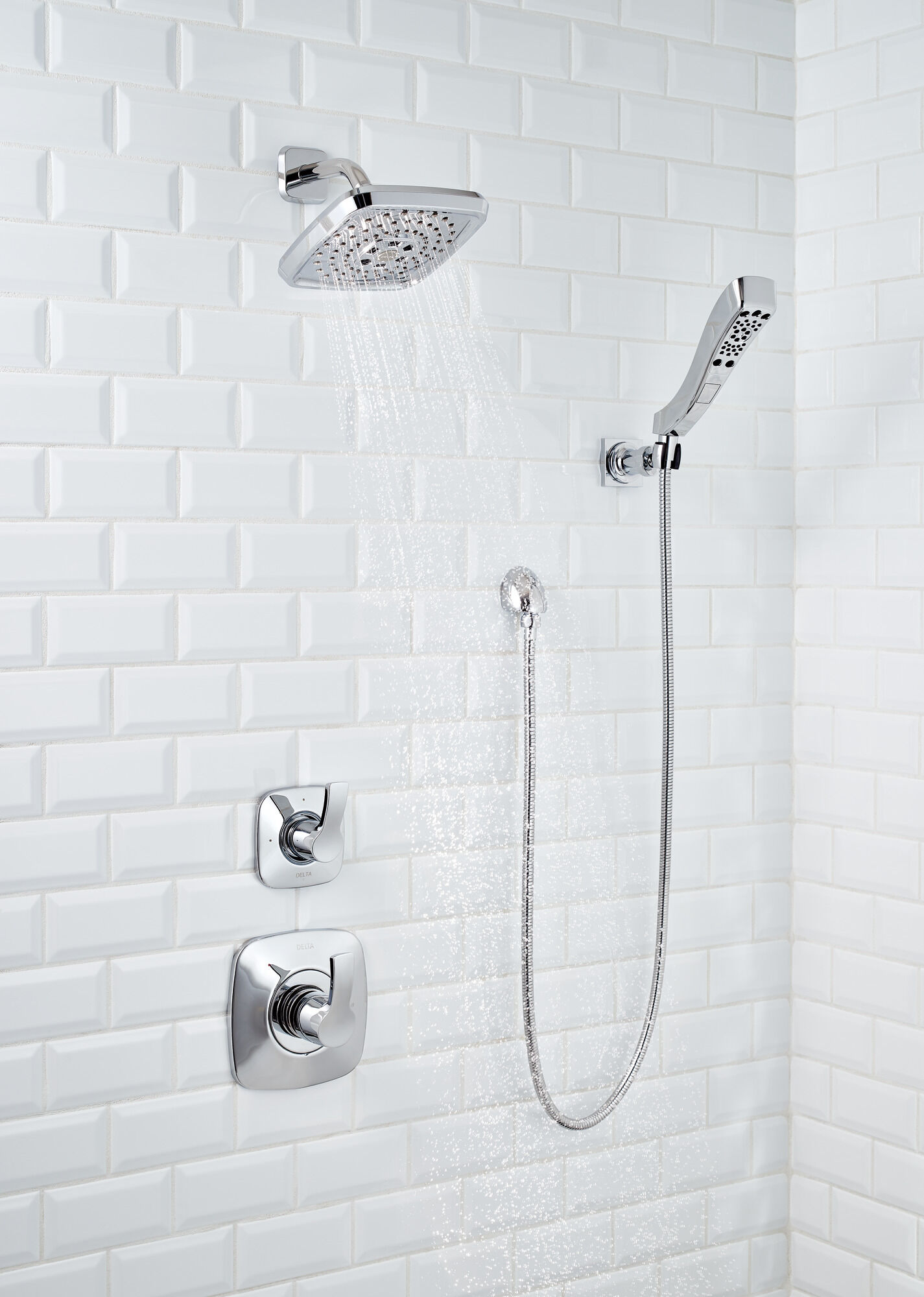 55552-PN H2Okinetic® Ручной душ с 4 настройками для настенного монтажа Delta Faucet Universal Showering Полированный никель  - Вид №7