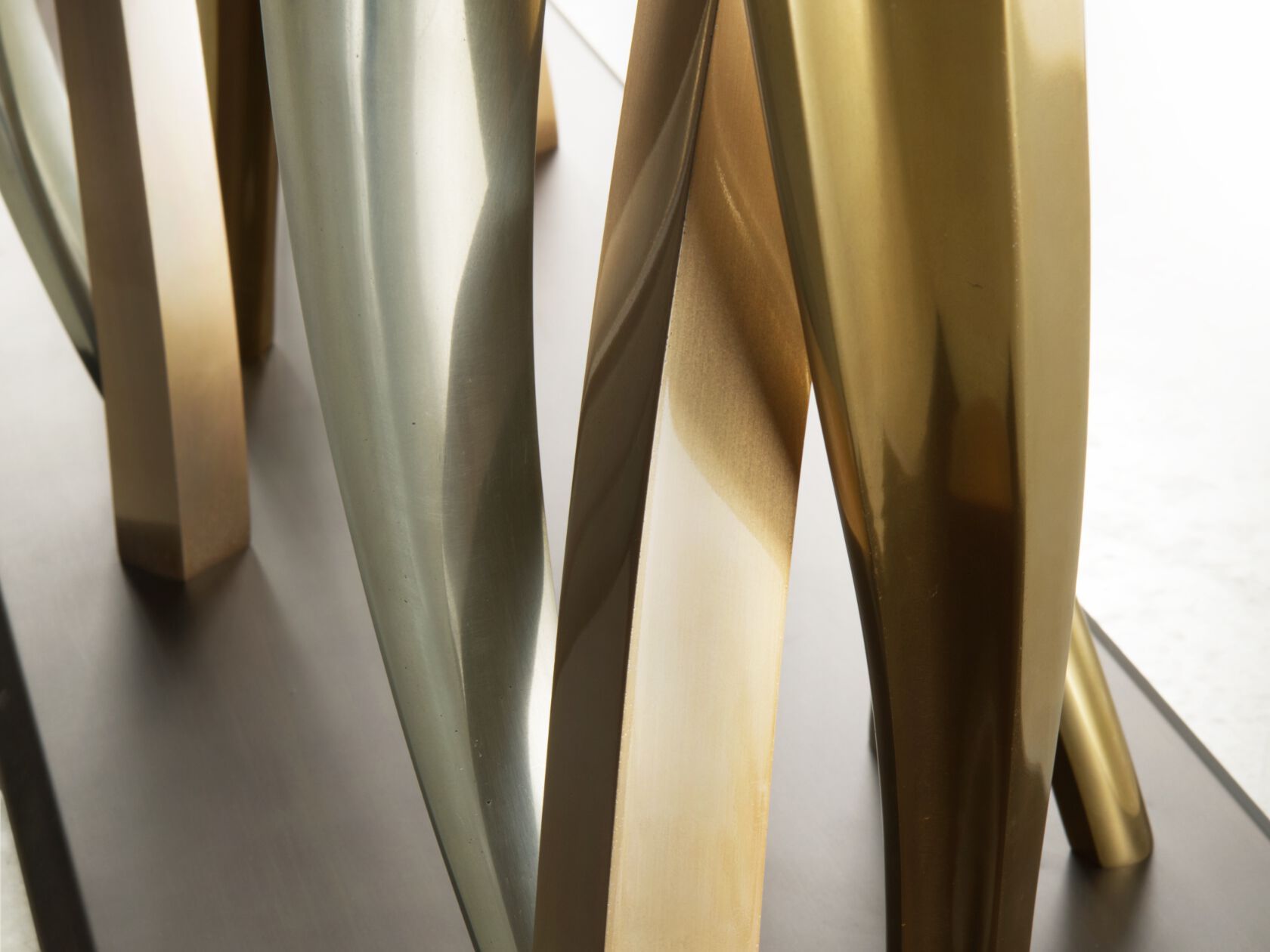 Изготовленный на заказ стеклянный обеденный стол Il Pezzo Mancante кусок 8 ARCH-00060737 - Вид №1