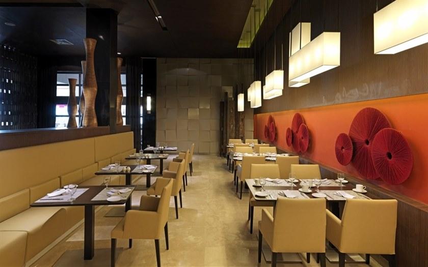 Andreu World Стул с обивкой и подлокотниками Anna So1384 - Вид №3