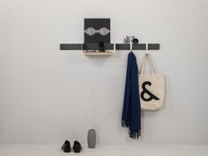 Деревянная настенная вешалка