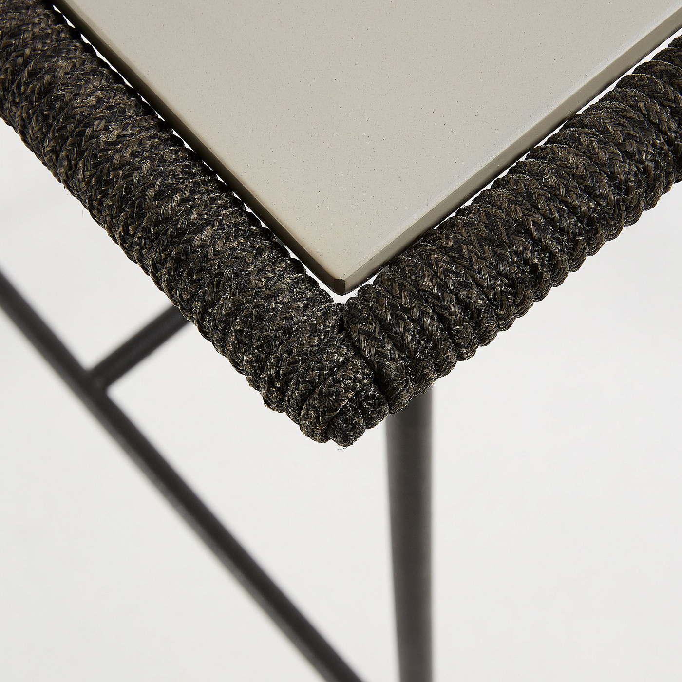 067683 Стол Freeman 70х70 серый La Forma Leora  - Вид №3