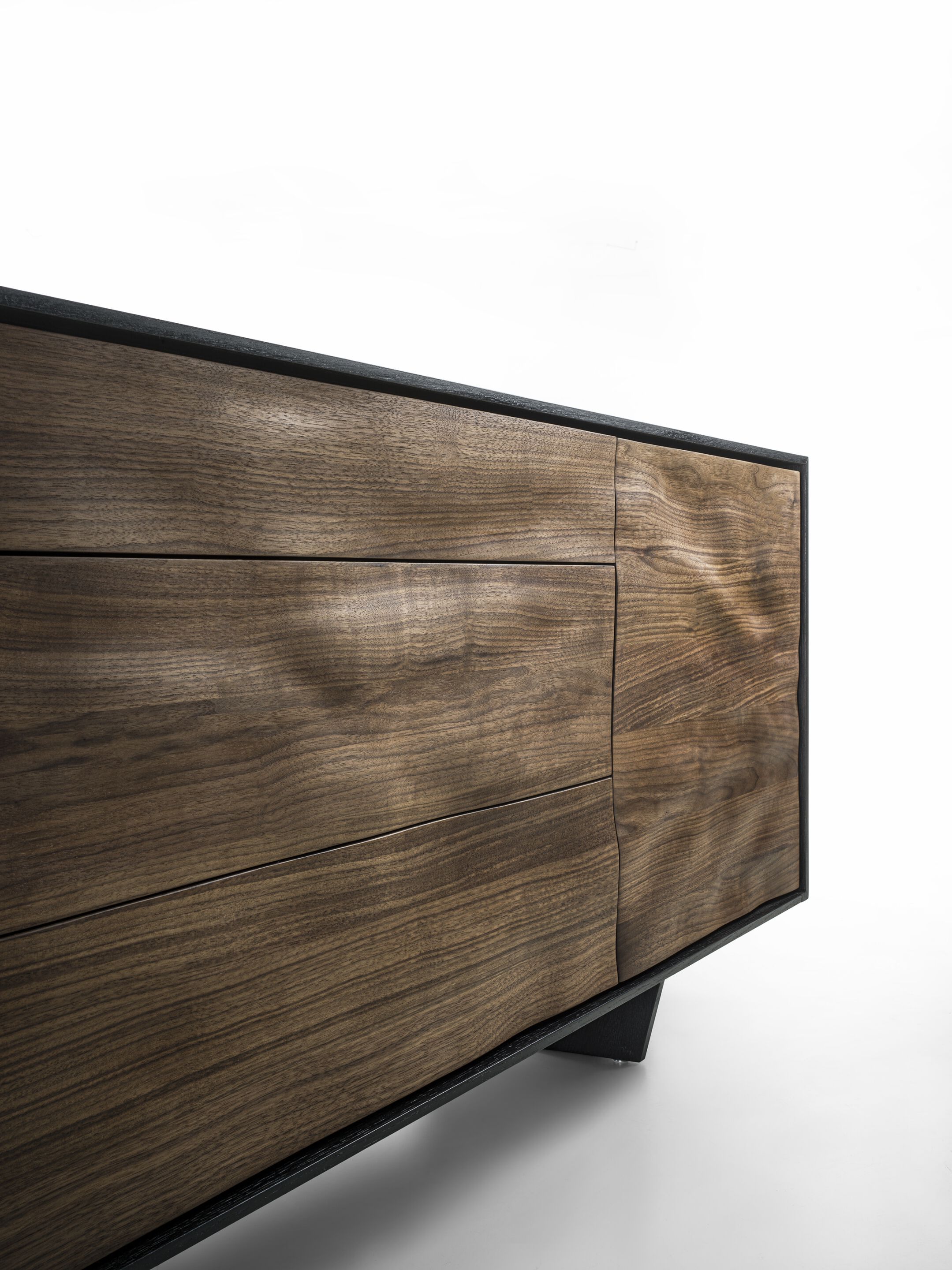 Шкаф из массива дерева с распашными дверцами и ящиками Riva 1920 Move ARCH-00034023 - Вид №4