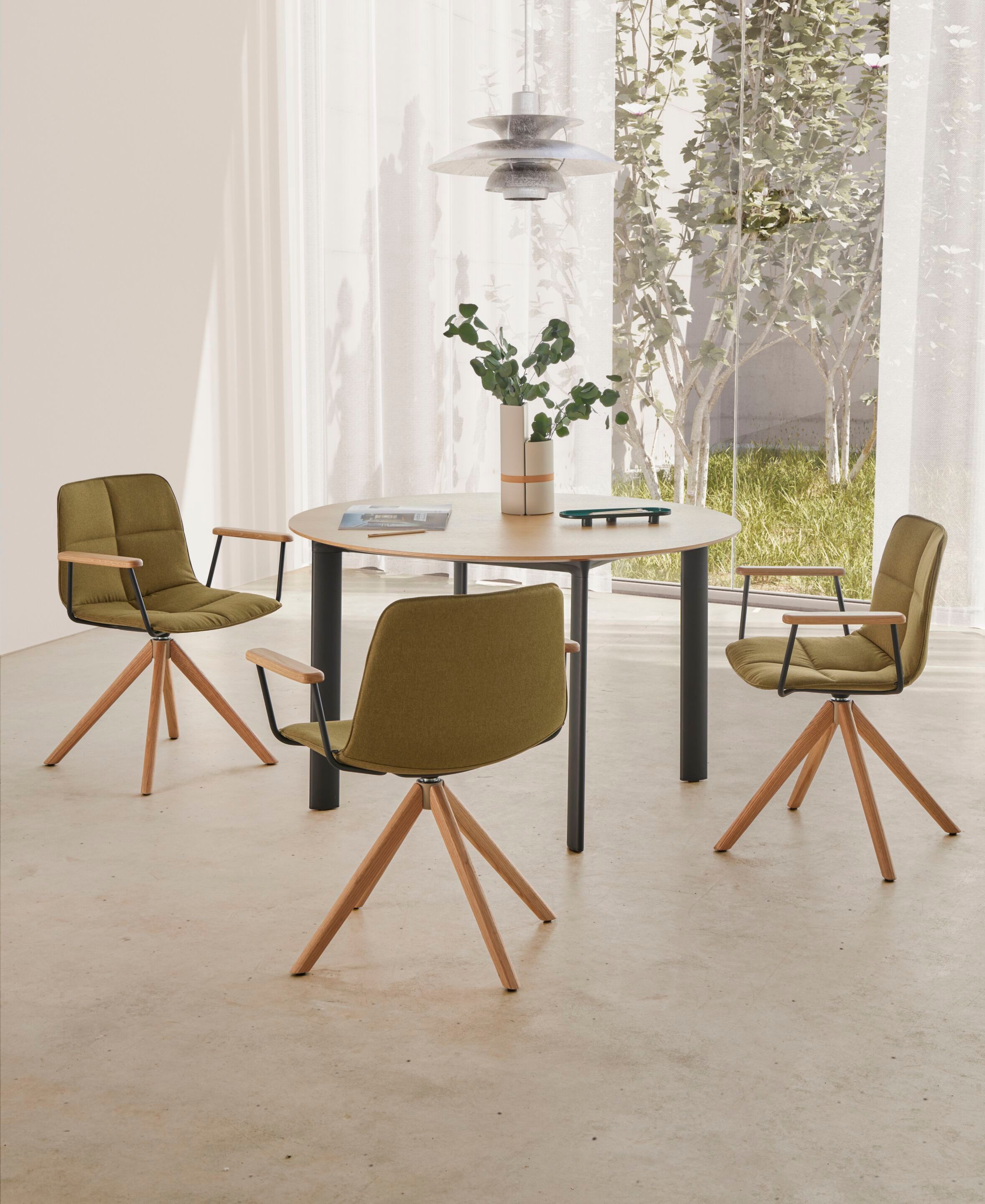 Тканевое вращающееся офисное кресло с подлокотниками на насесте INCLASS Varya XL ARCH-00073507 - Вид №4