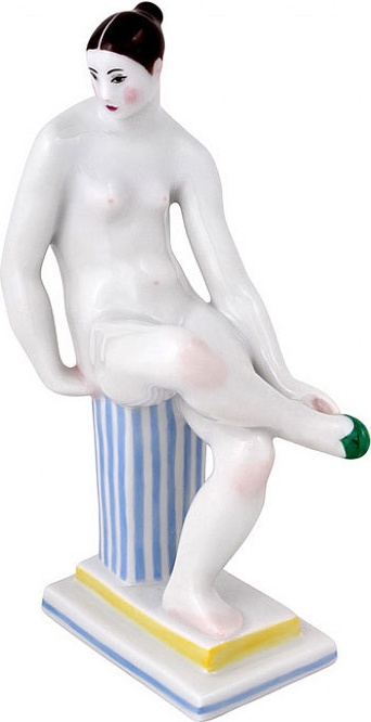 10562965 Императорский фарфоровый завод Скульптура "Женщина с туфлей" Фарфор твердый 