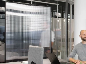 BENE Отдельностоящая офисная перегородка из поликарбоната Shielded