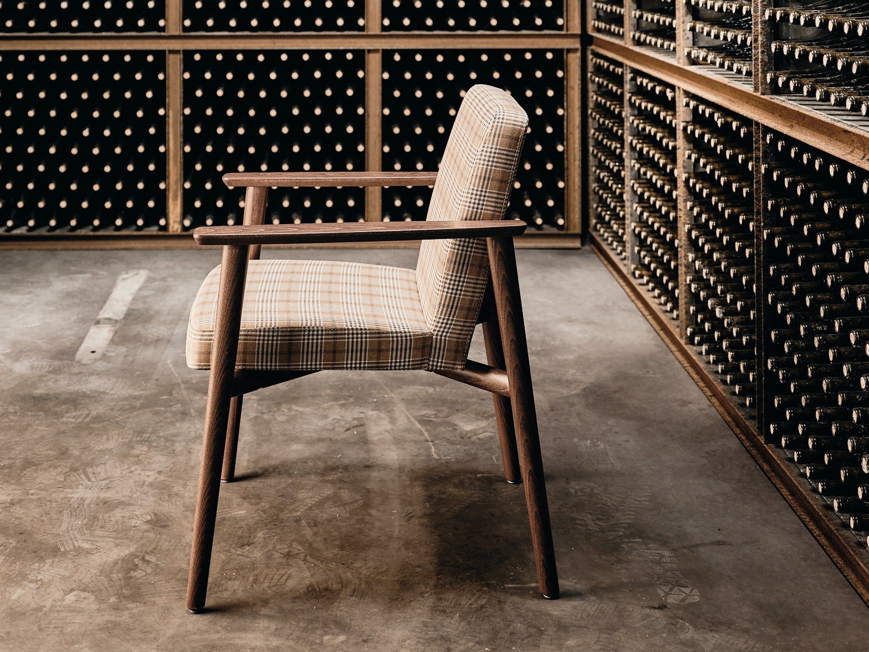 Деревянный мягкий стул с подлокотниками More Contract Zoe ARCH-00144876 - Вид №2