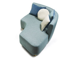 Изогнутый диван из ткани