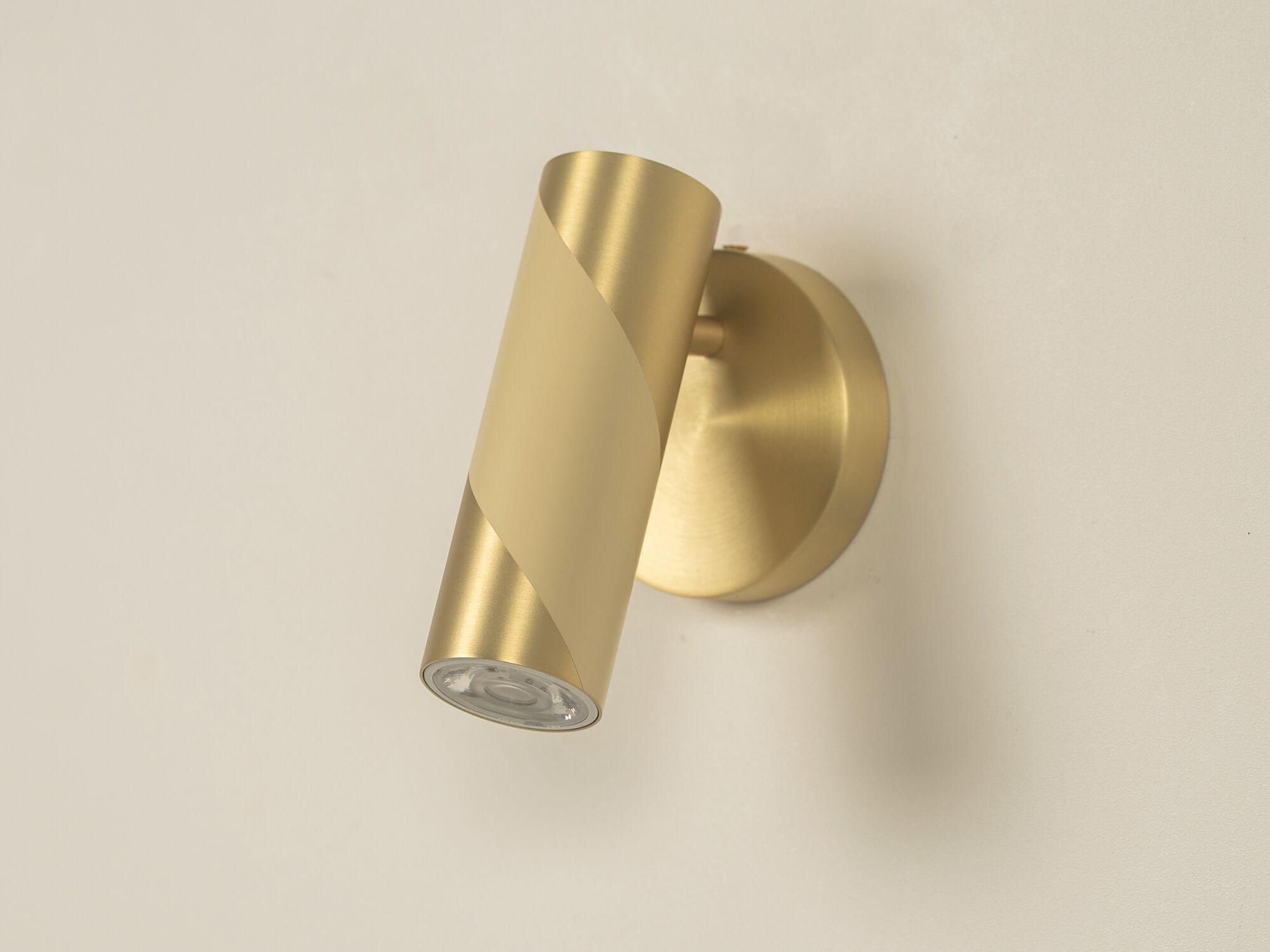Латунь регулируемый светодиодный настенный светильник CVL Luminaires Candy ARCH-00082067 - Вид №1