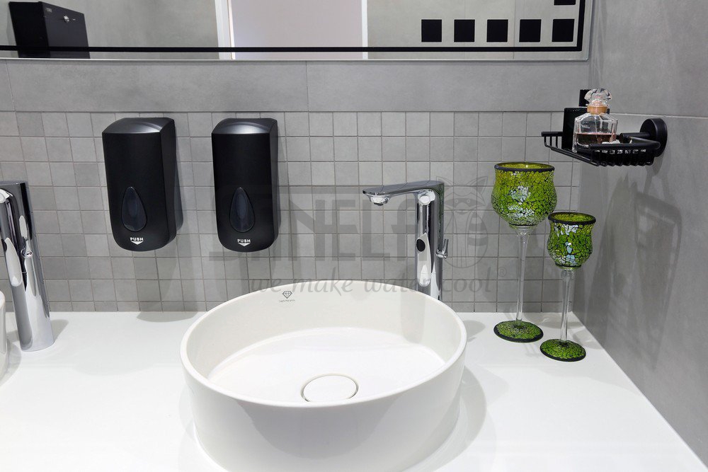 72061 Дoзатoр жидкой/гелевой дезинфекции и мыла, емкoсть 1 л, материал черный пластик ABS SANELA  - Вид №1