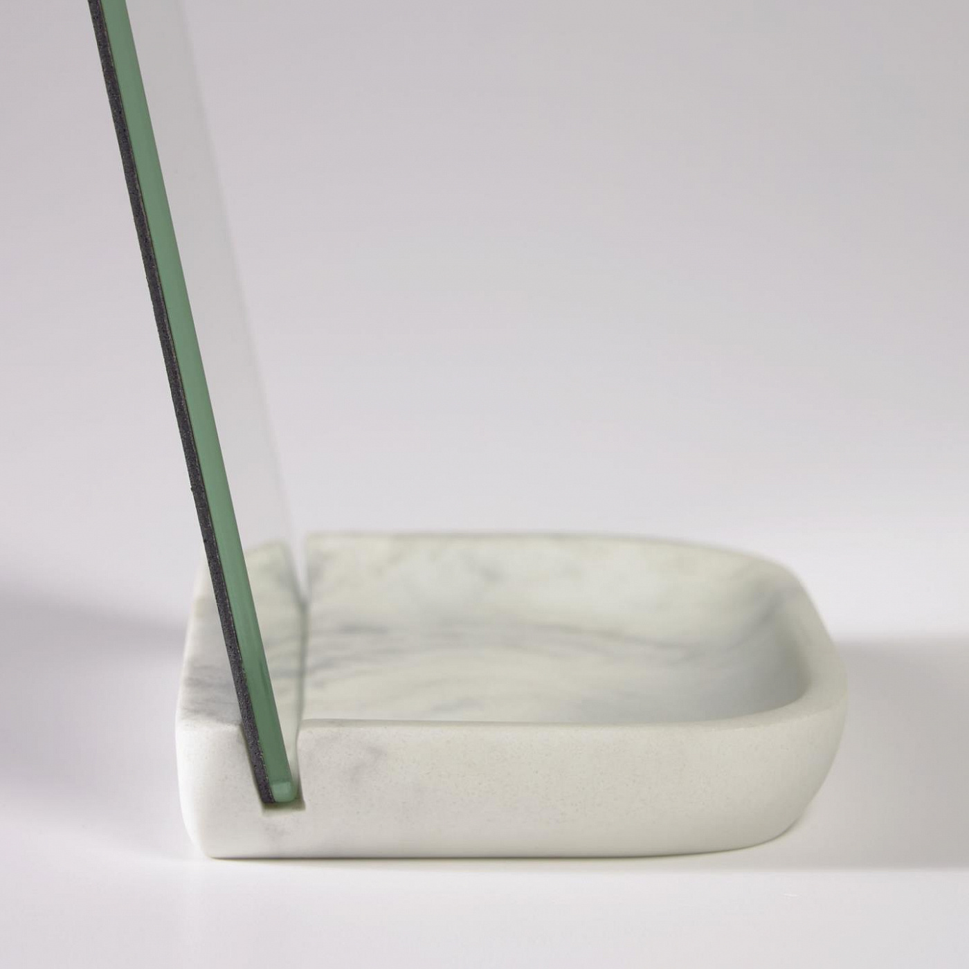 101766 Зеркало на белой основе из полирезина La Forma Sharif  - Вид №2