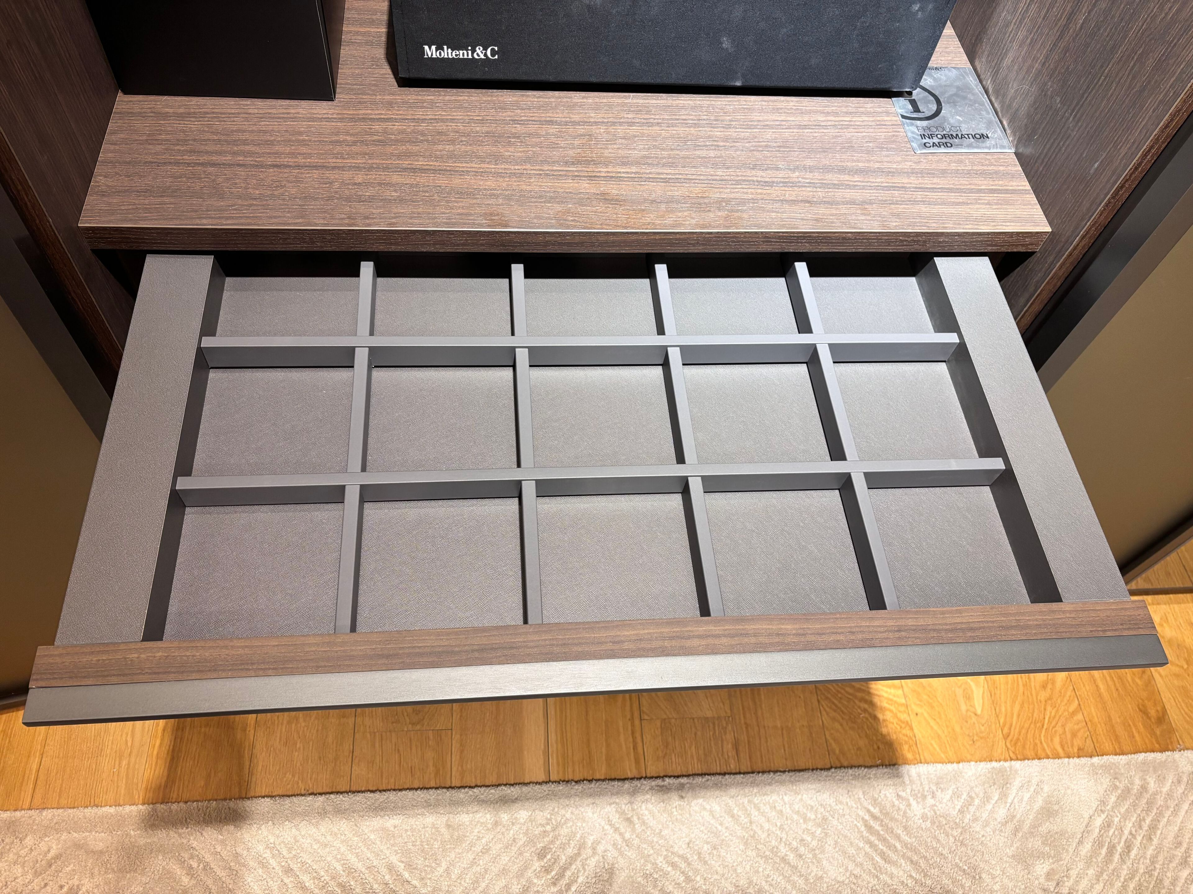 Набор лотков для предметов и выдвижная подставка для брюк для шкафов In Stock Molteni ARCH-00084692