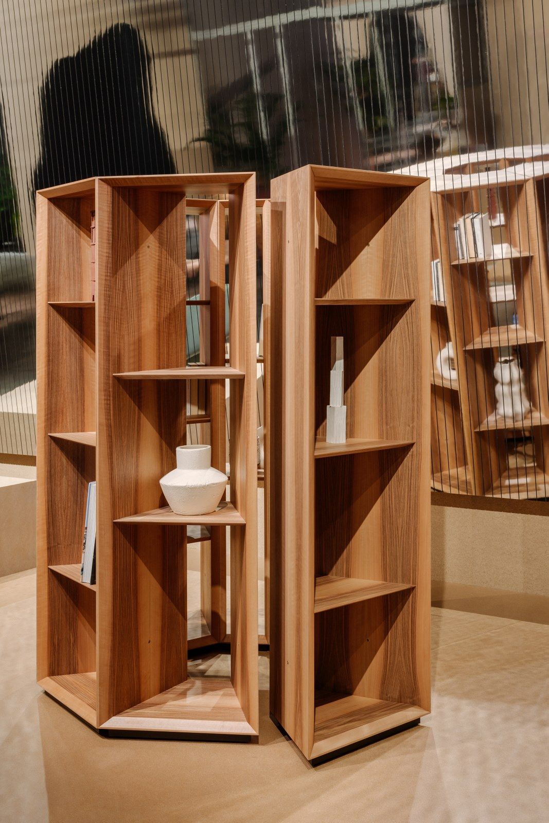 Книжный шкаф из грецкого ореха Gallotti&Radice Prism ARCH-00133969 - Вид №11