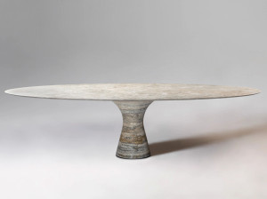 Овальный обеденный стол из натурального камня