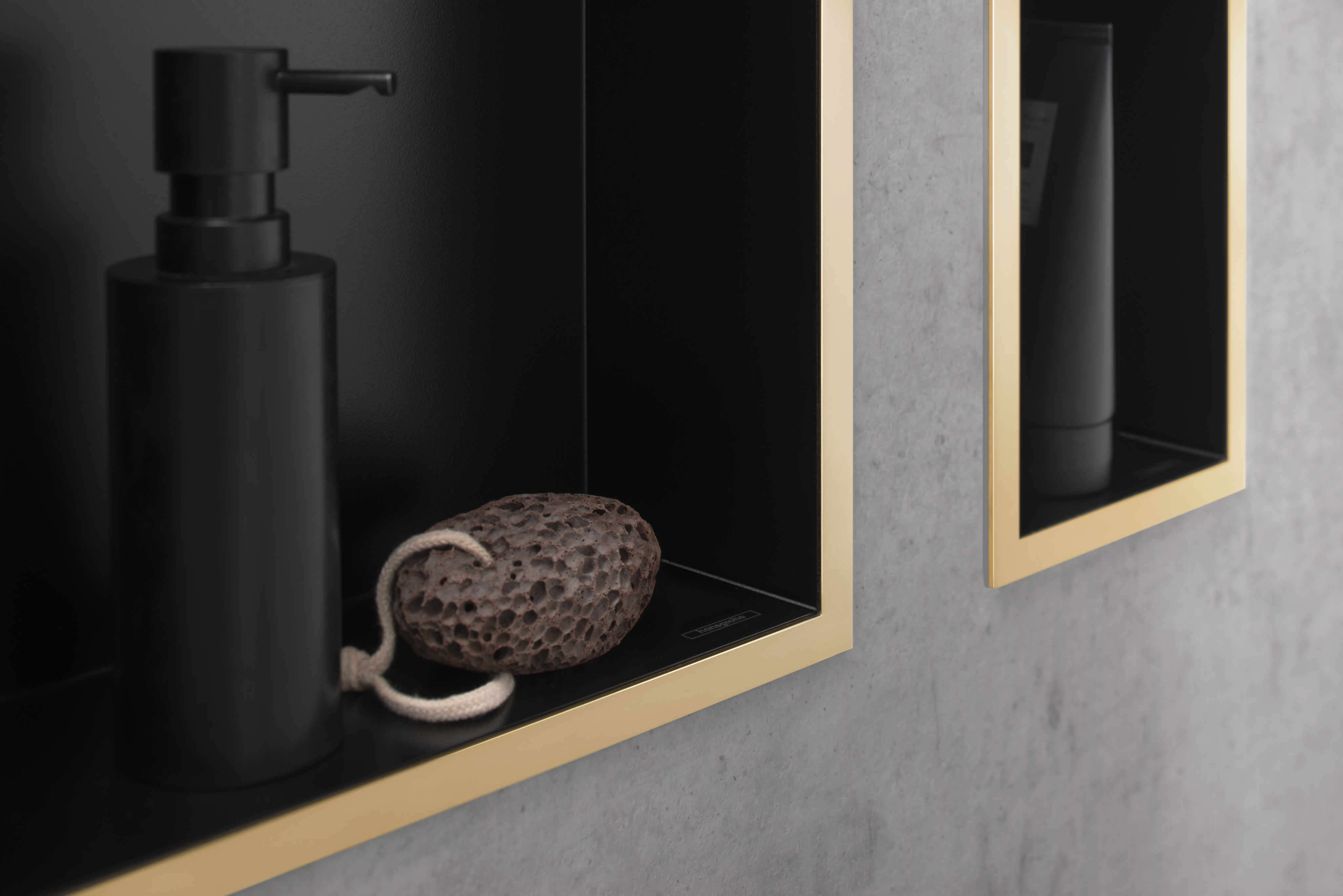 56095800 XtraStoris Individual Стеновая ниша Matt Black с дизайнерской рамкой 300/150/100 Hansgrohe  - Вид №3
